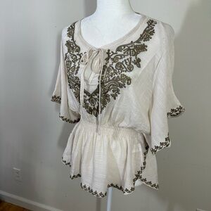 Papaya sz med boho style top in off white with brown embroidery. Beach wear also